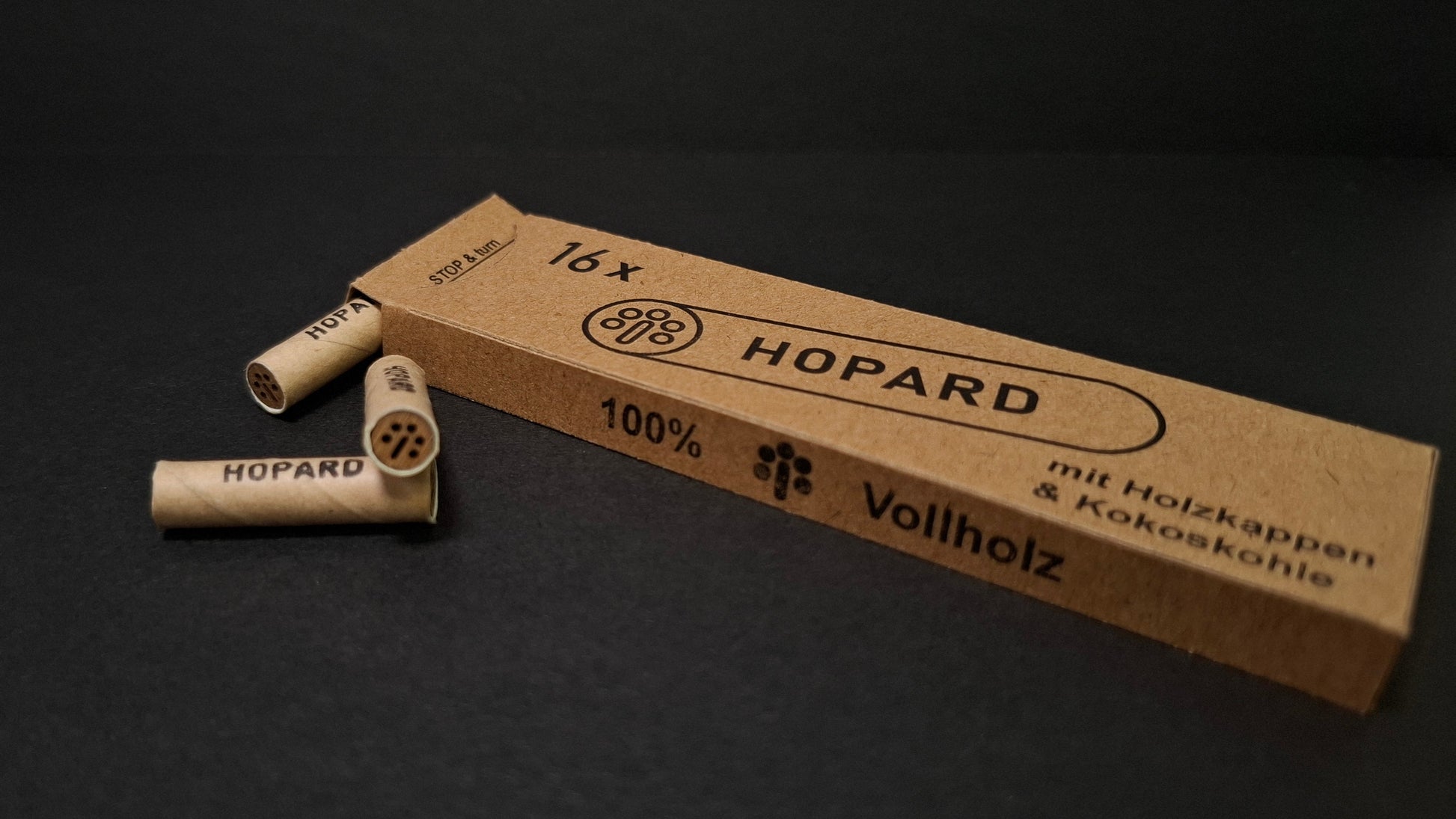 HOPARD Aktivkohlefilter mit Holzkappen und Kokoskohle – 16 Stück in brauner Verpackung aus Vollholz, drei Filter sichtbar außerhalb der Box